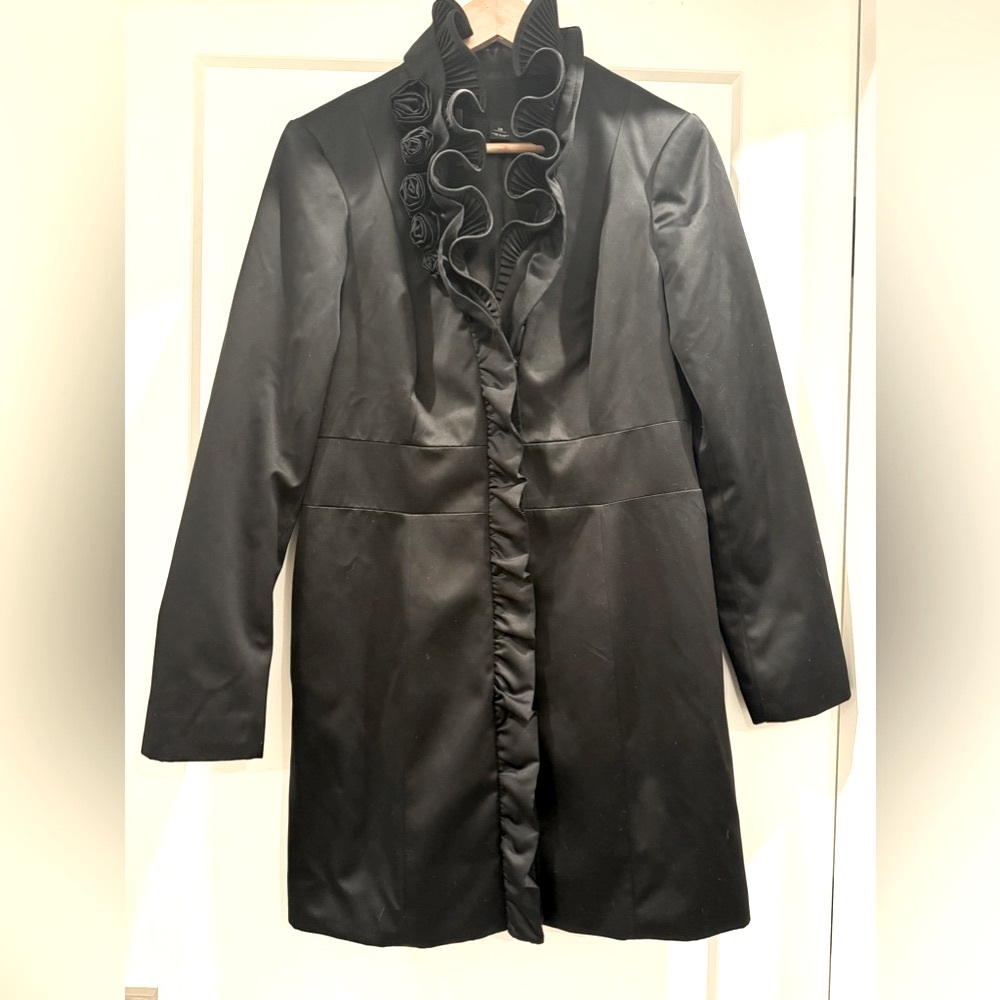 WHITE|BLACK Ruffle Coat
